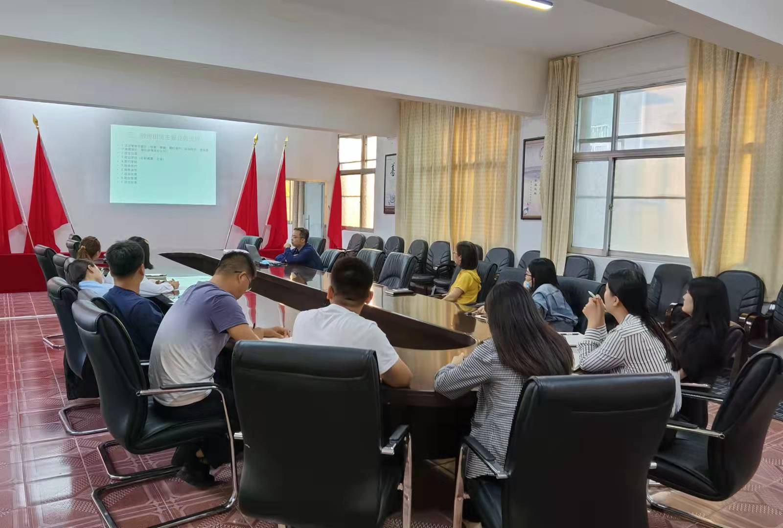 豫中公司第四期“學(xué)習大講堂”活動.jpg