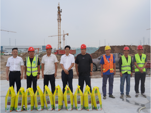 黨委書(shū)記、董事長(zhǎng)劉培建深入工地慰問(wèn)一線員工133.png