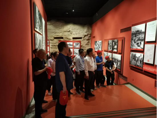 7.4市產(chǎn)業(yè)集團(tuán)舉辦“傳承紅旗渠精神  譜寫新時(shí)代華章”專題培訓(xùn)班994.png