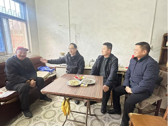 黨建引領(lǐng)聚合力 走訪慰問暖人心—產(chǎn)業(yè)集團(tuán)開展春節(jié)走訪慰問老黨員活動(dòng)627.png